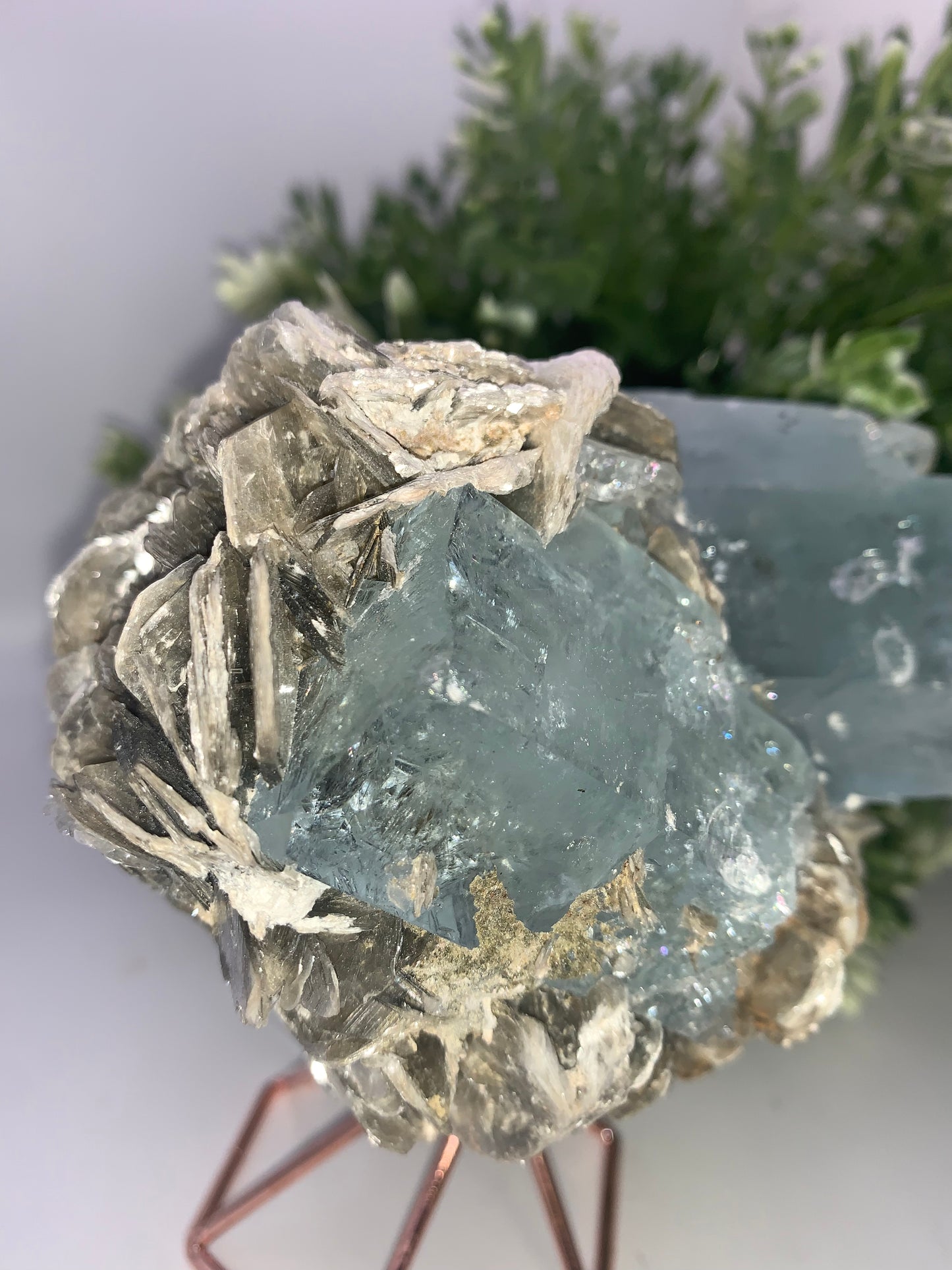 Aquamarine with Muscovite