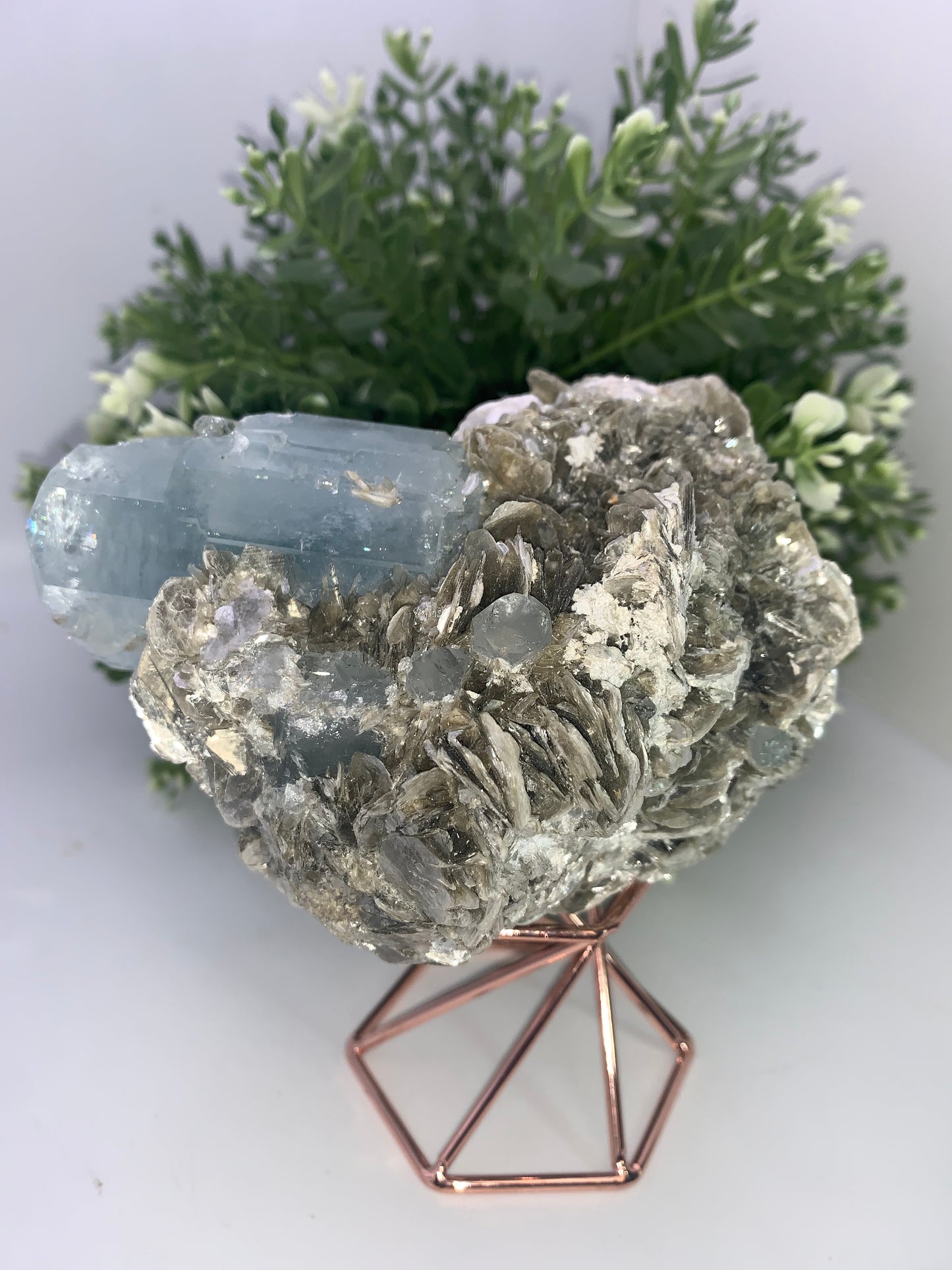 Aquamarine with Muscovite