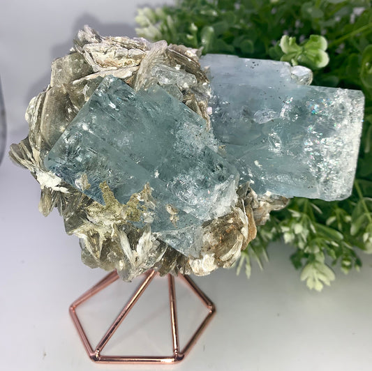 Aquamarine with Muscovite