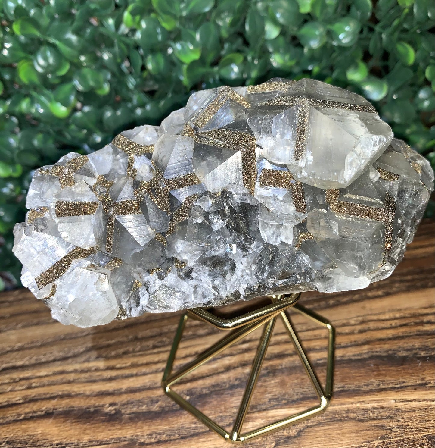 Benz Calcite stand Included